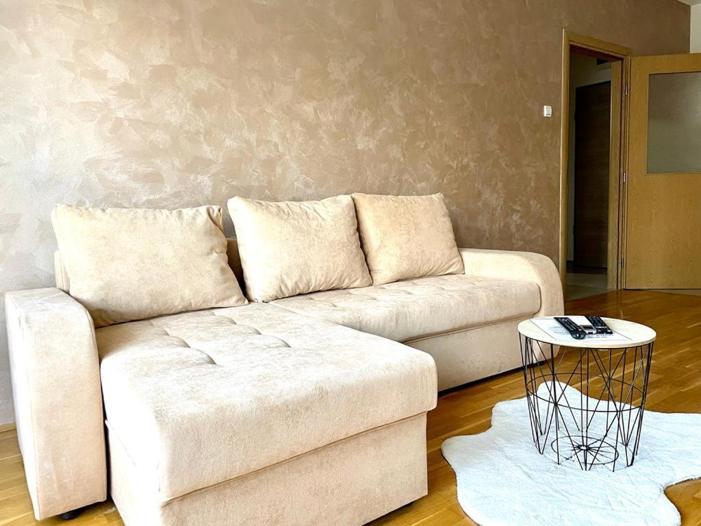 Naki Apartmani Podgoriţa Exterior foto