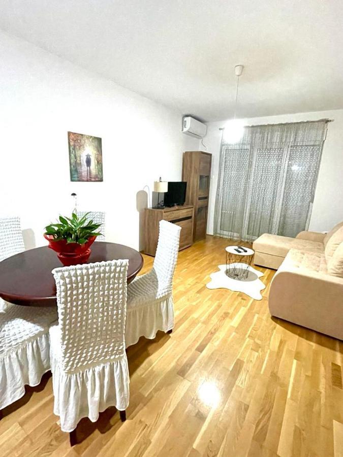 Naki Apartmani Podgoriţa Exterior foto