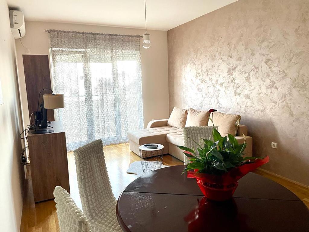 Naki Apartmani Podgoriţa Exterior foto